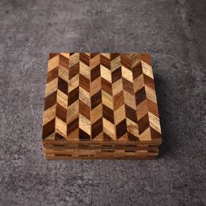 Sous-verres en bois épais et élégants conçus pour les décors modernes avec des motifs uniques et des accents de sculpture sur bois - Product Image 6