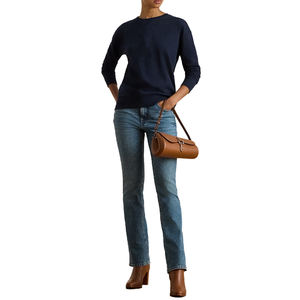 Sudadera Premium con Cuello Redondo y Bordado de Insignia para Mujer, Mezcla de Algodón de Lujo, Cálida para Invierno, Peso Medio, Logotipo Frontal - Product Image 6