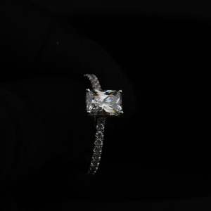 Bague de luxe en diamant de laboratoire 3 carats, taille Radiant, VS1, certifiée IGI SGL, or, or rose, argent, bijoux tendance pour fiançailles et mariage - Product Image 4