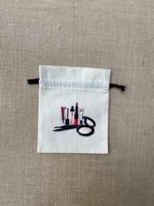 กระเป๋าผ้าฝ้ายแบบหูรูดเป็นมิตรกับสิ่งแวดล้อมแฟชั่นเนื้อธรรมชาติเคลือบผิวนุ่มล้างทำความสะอาดได้เครื่องประดับงานแต่งสมุนไพรขายส่ง - Product Image 2