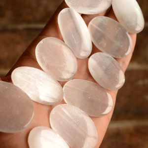 Selenita natural, cabujón suelto transparente blanco, Esmeralda, pulido a mano, cristal curativo, fabricación de joyas, lote de piedras preciosas - Product Image 1