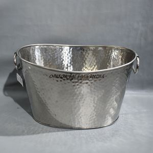 Seau à glace et refroidisseur à vin modernes en acier inoxydable Mélange parfait de style et de fonctionnalité pour se divertir lors d'événements et de lieux - Product Image 1