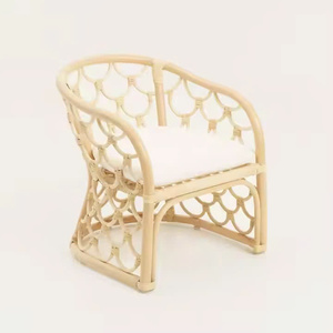 Chaise pour enfants en rotin et osier faite à la main avec détails de sirène Fauteuil mignon pour chambre à coucher ou salle de jeux - Product Image 1