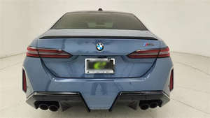 Sedán M5 2024 Usado, Certificado, Tracción en las Cuatro Ruedas, Diésel, Automático, Volante a la Izquierda, Asientos de Cuero, Neumáticos R17, Portaequipajes de Aluminio, Techo Oscuro - Product Image 6