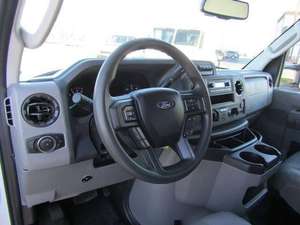 รถตู้ฟอร์ด อี-ซีรีส์ ปี 2023 เกียร์ธรรมดา เบาะหนัง สีเข้ม ขาย - Product Image 4