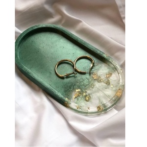 Plateau en résine fait à la main de haute qualité avec design rond ovale léger pour un service sûr des aliments et une utilisation polyvalente - Product Image 1