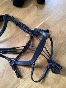 Brida anatómica de cuero negro de tamaño completo/Extra completo con riendas Brida de cuero de caballo de alta calidad disponible para exportación a granel - Product Image 6