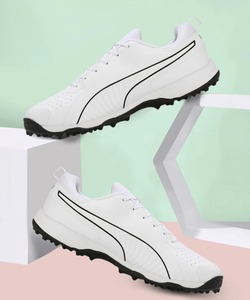 Zapatos de cricket de Interior de alta calidad para hombres Fabricante deportivo original Plantilla de goma Botas de accesorios de uso de invierno de verano - Product Image 1