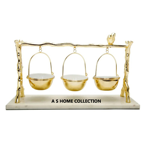 Decoración navideña de metal dorado en mármol decorativo tuercas tazón para servir - Product Image 1