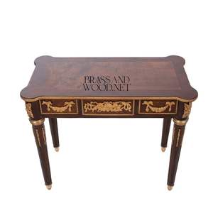 Mesa Auxiliar Rectangular de Madera de Lujo con Adornos Florales de Latón Dorado y Borde Festoneado para Decoración Clásica de Esquinas del Hogar - Product Image 1