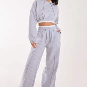 Sweat-shirt à capuche court pour femme, logo personnalisé en gros, sweat-shirt à capuche court en coton, sweat-shirt à capuche court en molleton de coton, taille plus, OEM/ODM - Product Image 2