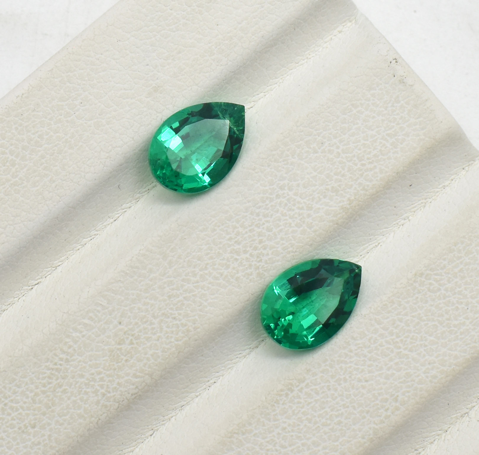 สีเขียว