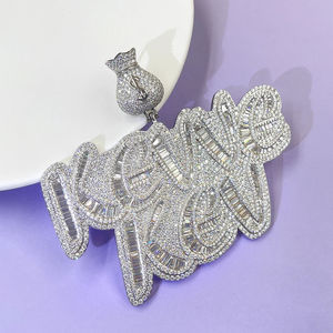 จี้และเครื่องประดับฮิปฮอปแบบไอซ์เอาท์ สีโรสโกลด์ ประดับเพชรโมอิสซาไนต์ทรงบาแก็ตต์คุณภาพ VVS  จี้สลักชื่อตามสั่ง สำหรับงานปาร์ตี้ - Product Image 4