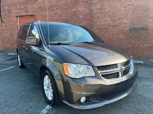 Dodge Grand Caravan SXT d'occasion à bas prix, modèle 2019, à vendre - Product Image 1