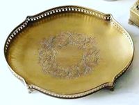 Grands plateaux de service en laiton de luxe avec plateau de service ottoman en noyer rustique plaqué Nikil pour café de restaurant avec poignée en laiton