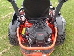 รถตัดหญ้าแบบนั่งขับ Kubota Z2-481 ขนาด 48 นิ้ว ขับเคลื่อน 4 ล้อ ระบบเกียร์ส่งกำลัง สีแดง รถแทรกเตอร์สำหรับสวน ความปลอดภัยสูง เสียงเบา สำหรับการดูแลสนามหญ้า - Product Image 6