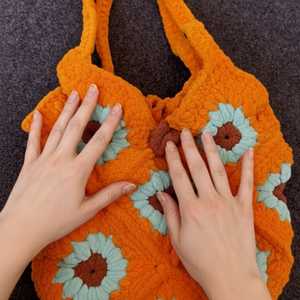 Sac à bandoulière vintage en crochet motif pétale d'automne avec une seule sangle, style bohème, broderie tendance, doublure en polyester, fermeture ouverte - Product Image 4