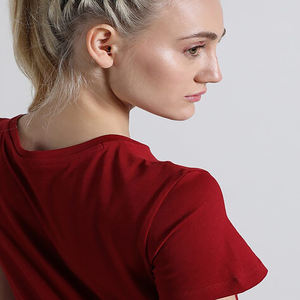 Camiseta de verano informal con cuello en R para mujer, color rojo sólido con patrón estampado y decoración de borlas de longitud regular suelta - Product Image 4