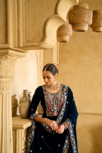 Césped paquistaní de lujo de alta calidad Salwar Kameez para colección de verano disponible a precios asequibles de la India - Product Image 4