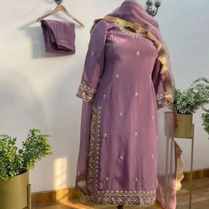 ชุดเดรสกางเกง kurta สำหรับปาร์ตี้2024เดรสยาวสีม่วงอ่อนประดับด้วยลูกปัดแก้วคริสตัลและตกแต่งลูกไม้ - Product Image 1