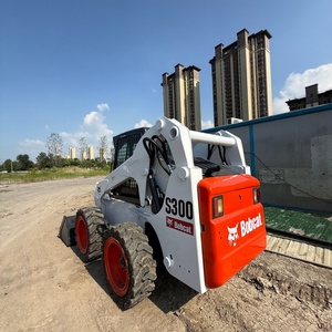รถตักล้อยาง Bobcat S300 มือสอง พร้อมแรงยกที่แข็งแกร่งและประสิทธิภาพการทำงานที่ยอดเยี่ยม มีสินค้าในสต็อก - Product Image 5