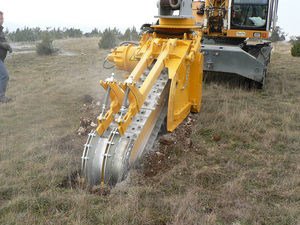 Zanjadora de tractor y excavadora para instalación de riego y tuberías - Product Image 3