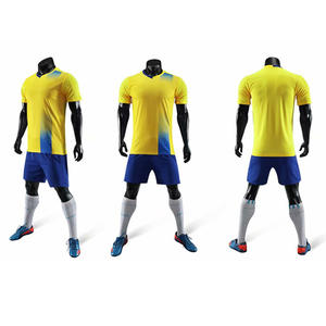 Uniforme de football personnalisé par sublimation, 100% polyester, respirant, séchage rapide, manches courtes d'hiver, logo personnalisé, uniforme d'équipe pour hommes, haute qualité - Product Image 4