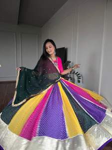 Nuevo diseñador Navratri Special Faux Georgette Heavy Sequence Bordado Trabajo Lehenga y Choli con Dupatta a precio mayorista - Product Image 2