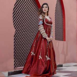 Hermoso Vestido Bordado con Piel Sintética y Dupatta de Secado Rápido y Absorción de Humedad para Ropa de Fiesta India y Pakistaní - Product Image 1