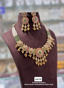 Ensemble de bijoux de mariée antiques vibrants pour femmes avec boucles d'oreilles au look lourd, convient parfaitement aux réceptions et aux événements culturels - Product Image 3