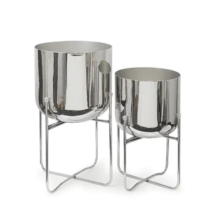 Exclusivos artículos de jardín de alta calidad impresos a mano al mejor precio <span class=keywords><strong>SET</strong></span>/2 macetas de interior de metal con estampado floral con soporte dorado - Product Image 3