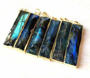 Collier pendentif rectangulaire vintage fait à la main avec barre de labradorite plaquée or pour un usage quotidien et des cérémonies de fiançailles - Product Image 2