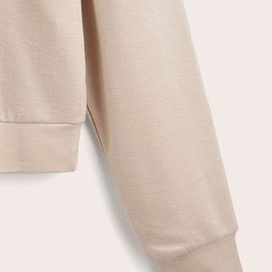 Sweat-shirts légers pour femmes OEM, fabriqués avec des matériaux résistants et un intérieur doux offrant chaleur et style, vente en gros - Product Image 3