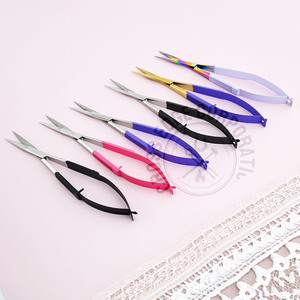 Ciseaux à ressort en titane pour sourcils, cils et cuticules – Confort et double action – Ciseaux de manucure tranchants - Product Image 1