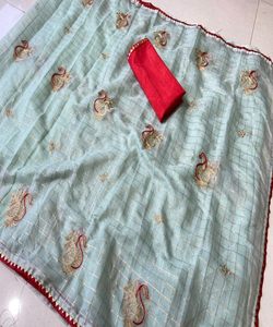 Saris clásicos de seda Kanchipuram para propietarios de boutiques, que ofrecen elegancia atemporal y diseños tradicionales. - Product Image 2