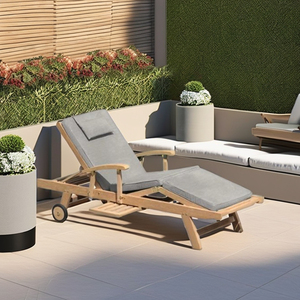 Chaise longue de luxe minimaliste en teck massif, durable, inclinable, réglable, écologique, résistante aux UV, pour extérieur, parc, bord de piscine, villa - Product Image 1