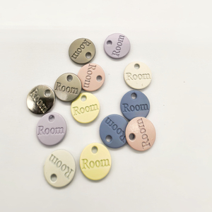 Bán Buôn Sang Trọng Tùy Chỉnh Kim Loại Tag Với Vàng Khắc Logo Có Thể Giặt Tên Nhãn Cho Túi Xách Hàng May Mặc Giày - Product Image 3