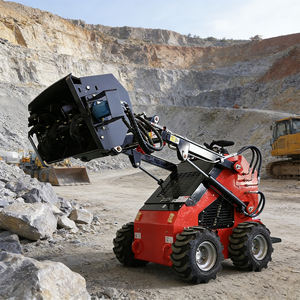 ミニローダーH380は安定したトラクションと高い積載能力を備え、フォークと組み合わせて使用することで、産業環境での資材搬送に最適です。 - Product Image 2