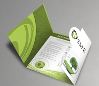 Brochure pliée en trois parties, découpée sur mesure, attrayante, laminée et pliée, en papier couché et carton