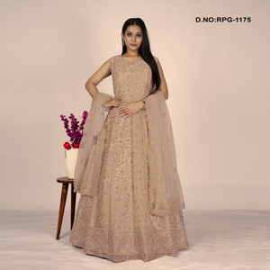 Vestido de Fiesta de Diseñador con Pedrería en Toda la Superficie, Elegante Silueta Larga hasta el Suelo y Suave Dupatta a Juego - Product Image 1