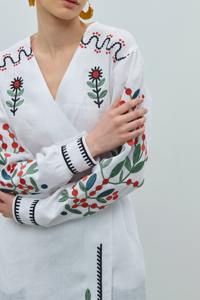 2025 blusa informal ucraniana/Top impresionante bordado bohemio manga larga ancha cuello en V alto tejido ecológico bajo precio de fábrica - Product Image 3