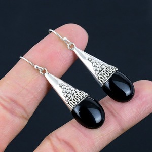 ต่างหูเงินแท้ 925 ประดับพลอยแบล็คออนิกซ์ ดีไซน์ทันสมัย งานแฮนด์เมด เครื่องประดับสำหรับผู้หญิง - Product Image 4