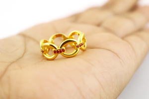 แหวนซ้อนกันได้ทับทิม: เงินสเตอร์ลิงทำด้วยมือพร้อมผิวสีทอง - Product Image 3