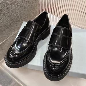 Nouvelles chaussures à semelle épaisse multifonctionnelles respirantes en cuir véritable, chaussures décontractées d'hiver, style sneakers pour la marche - Product Image 4