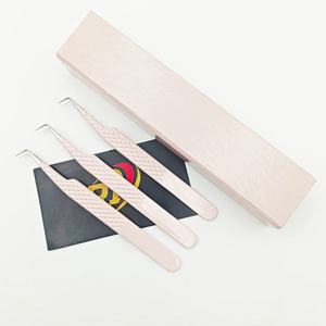 Pince à épiler professionnelle en acier inoxydable à 90 degrés de couleur rose avec logo personnalisé, prise parfaite pour les artistes de cils - Product Image 5