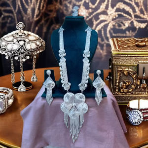 Parures de bijoux élégantes de style vintage plaquées argent avec style - Product Image 1