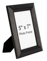 Cadre photo rectangulaire en bois noir pour présentation sur table, écologique et durable, design classique