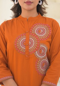 Hermoso conjunto Kurti de algodón Premium con trabajo manual perfecto para todo tipo de eventos - Product Image 6