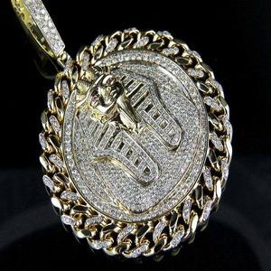 Pendentif médaillon pharaon en moissanite glacée, bijoux plaqués or de luxe avec moissanite VVS - Product Image 1