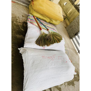 Escoba de paja de hierba ecológica/escoba suave vietnamita con mango de plástico para limpieza doméstica y comercial - Product Image 3